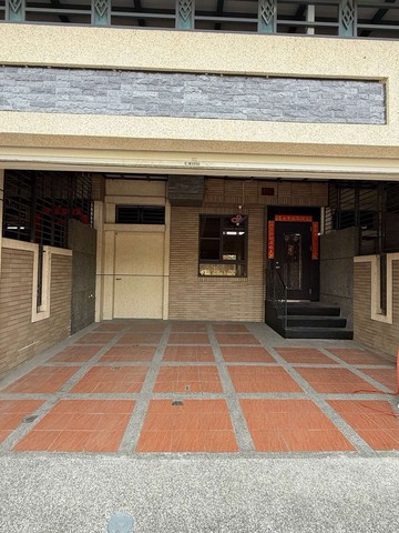 仁武八卦寮面寬漂亮裝潢五房雙車墅｜高雄市仁武區名湖街