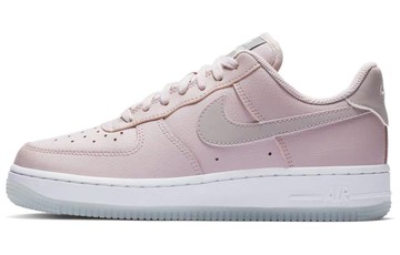 WMNS AIR FORCE 1 07 ESSENTIAL PLUM CHALK