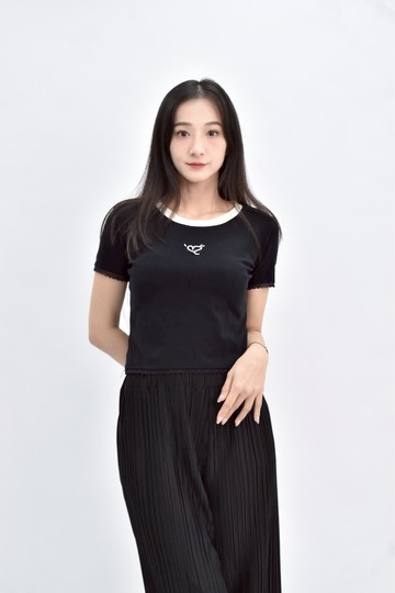 【加購優惠】(S) yy shop 棉質短版撞色刺繡黑色短袖上衣