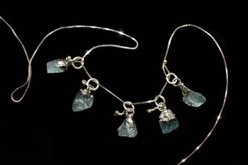 【水晶系列】純設計 海藍寶原礦吊墜 銅纏繞 銀色版本吊墜 (小)