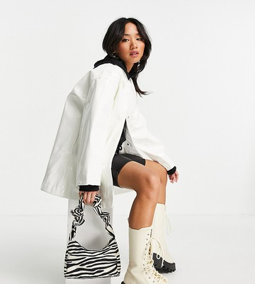 ASOS DESIGN Petite oversized vinyl shacket in white推薦| ASOS