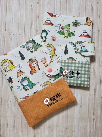 貓咪恐龍布偶 繡字請加購賣場 寶寶手冊套 兒童手冊套 恐龍 貓咪