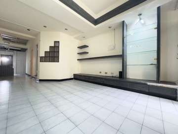 特商二大面寬 公寓一樓車庫 三鳳中街✨三塊厝車站｜高雄市三民區建國三路