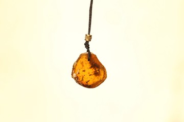 【琥珀系列】緬甸琥珀隨形原礦 民族風墜飾 7 (請閱讀置頂描述)