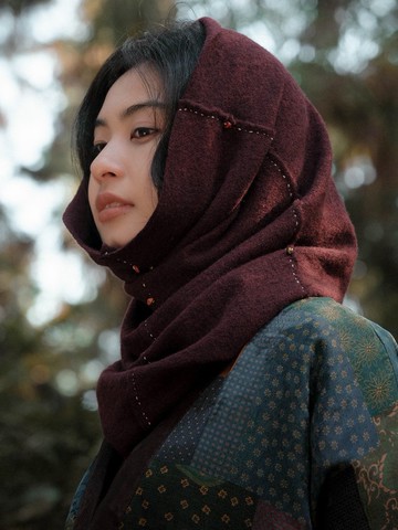 深紅色 手工刺繡保暖羊毛頭巾圍脖 純色羊毛圍脖