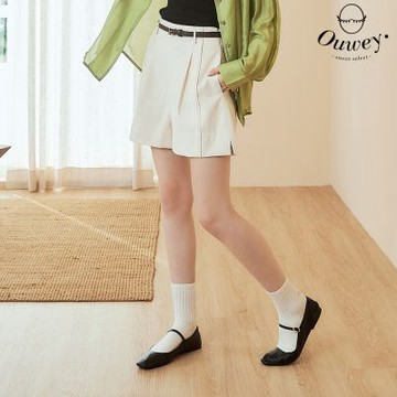 OUWEY歐薇 修身俐落抓褶短褲(杏色；S-L)3242122406