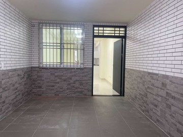 鳳山國中捷運站仁愛路全新車庫透天｜高雄市鳳山區仁愛路