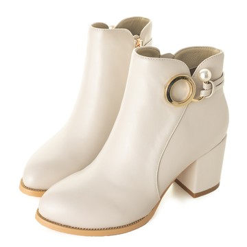 氣質名媛珍珠圓環飾釦粗跟短靴 杏 GB547BE