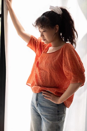 Local gal 日本進口面料復古紅色格子落肩壓褶袖寬松圓領短袖上衣