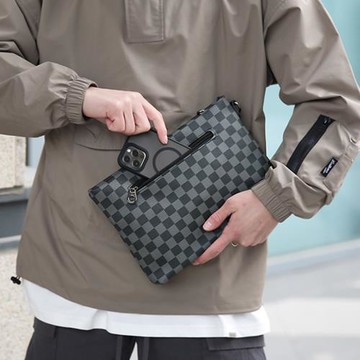 輕商務男士文件包復古潮牌信封包橫款手抓包iPad手腕包腋下包新款