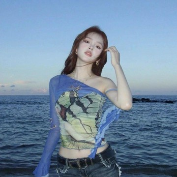 8593 位回頭粉絲🙂美式復古辣妹單肩彈力t恤女夏季新款設計感網紗木耳邊修身上衣女1LGD