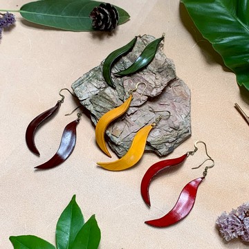 飛葉耳環 / 皮革手作 / 源於自然的設計。輕巧