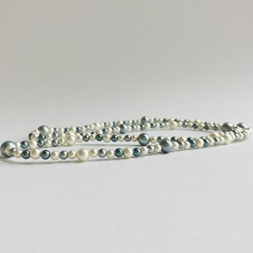 玻璃混搭珍珠歌劇院式項鍊 / 無接縫工藝 / 4x8mm 約70cm / 藍灰色x白色混搭 / 日本製造