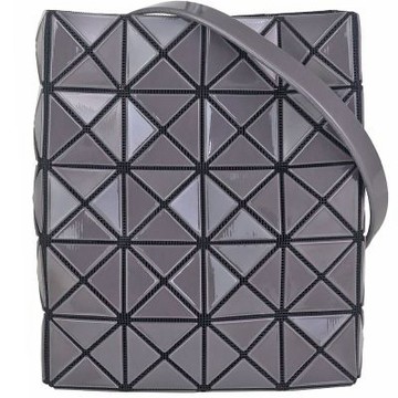 ISSEY MIYAKE 三宅一生 BAOBAO 灰色亮面三角格4x5盒形斜背包