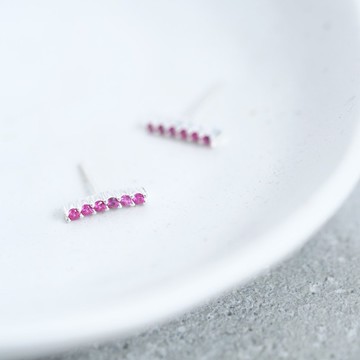 紅寶石密釘耳針銀925