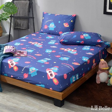 【Great Living格蕾寢飾】義大利La Belle Sanrio-漢頓星際樂遊 單人海島針織床包枕套組