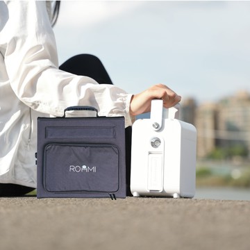 買就送 roommi多功能行動電源供應器小電寶 120w太陽能充電板 可充電動車 贈洗髮精500ml