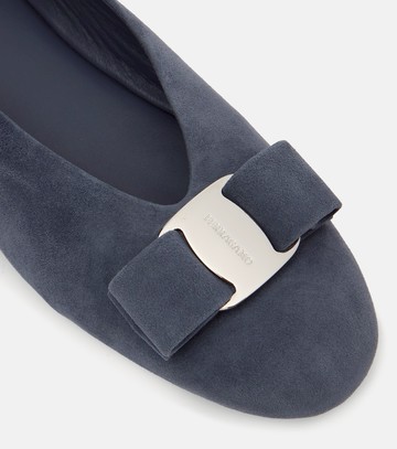 Ferragamo Vanna bow-detail suede ballet flats