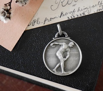 -骨董Vintage法國1929年銀色運動鐵餅紀念排名項鍊墜子CH231