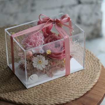 【Bloom & Grace 永生花禮花藝店】粉色壓克力永生花  玫瑰 情人節快樂 情人節花束 情人節花禮情人節禮物(橫躺)