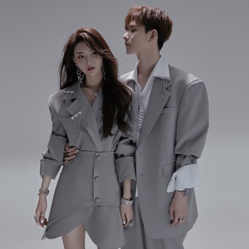 新款影樓拍照主題服裝網紅時尚雜志風街拍情侶拍照寫真西裝藝術照