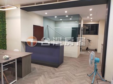 樹仁四德雙商圈/5年電梯店面7套房/鄰近學區免煩惱｜台中市霧峰區四德路