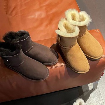 2023冬新款皮羊毛一體雪地靴女稻花媽媽同款紐扣加絨保暖短筒棉靴