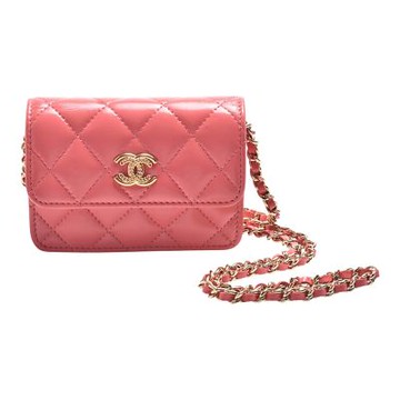 CHANEL 經典金色雙層雙C LOGO菱格紋亮面小羊皮鍊條暗扣斜背包(珊瑚粉)