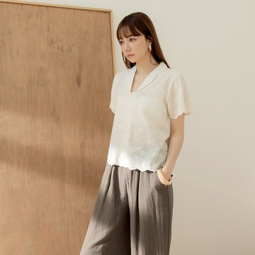 OB嚴選 親膚純棉立體繡花造型絲帶短袖上衣 《AB20179》