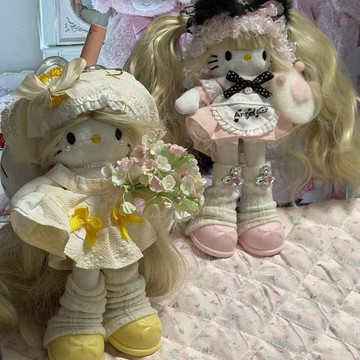 ✨臺灣出貨✨包掛件HelloKitty春日限定頭巾凱蒂貓玩偶掛飾節日送人書包鑰匙扣