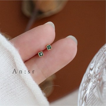An:sr—「法式 復古 綠耳釘」古典 復古 祖母綠 綠鑽 方鑽 鋯石 飾品 耳飾 耳針 耳釘 A0003