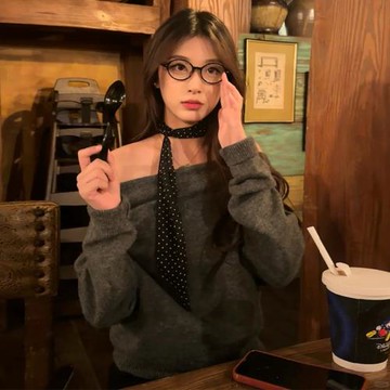 開春韓系穿搭設計感小眾一字肩寬松針織衫毛衣chic露肩上衣女秋冬