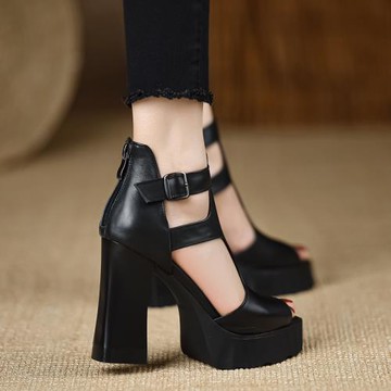 熊大叔女鞋10.6cm真皮粗跟涼鞋防水臺高跟2025夏季魚嘴包跟黑色