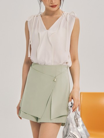 質感金屬釦裙片造型短褲