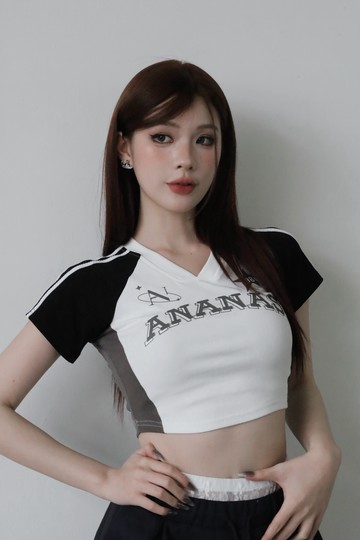 [ Ananas設計款] 品牌運動風短版上衣
