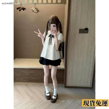 🌟全場免運🌟  夏季 新款甜美娃娃領白色波點顯瘦  短袖  搭配黑色花苞 短裙 萌妹套裝女