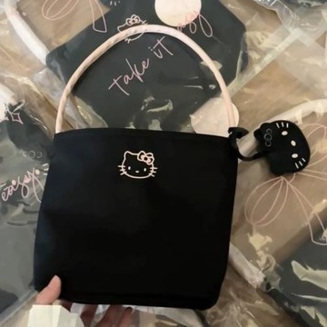 hellokitty包女大學生上課包單肩包2025新款水桶包精致腋下女包包