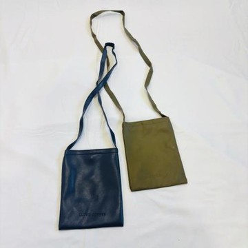 簡約素色凈版PU材質壓印字母手機包斜挎包 尺寸15*20