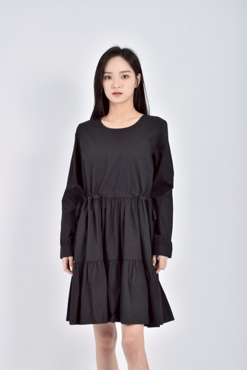 (M) the madre質感抽繩圓領黑色洋裝