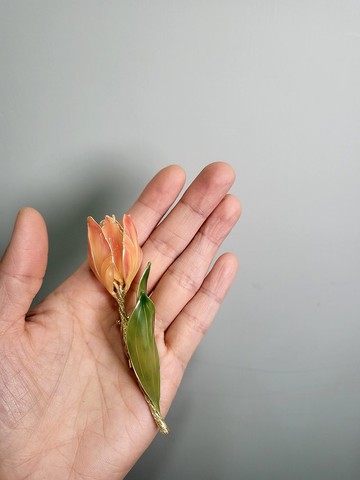 鬱金香。胸針。沾浸藝術花。飾物。生日禮物