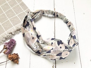 手作交叉髮帶。淡紫山茶