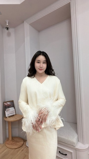 【預購】V領毛毛亮片上衣 +亮片裙子