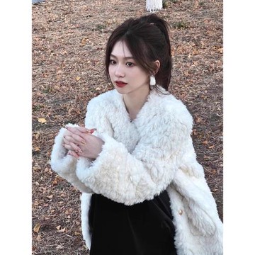 白色羊羔毛皮草外套女秋冬季2024年新款寬松小個子加厚毛絨絨上衣