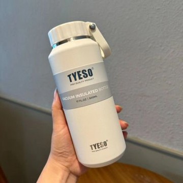 TYESO易拉杯 304不鏽鋼500ml大容量保溫杯 防漏旋轉杯蓋附提手保溫杯 手提杯蓋運動保溫杯 304不鏽鋼保溫環保咖啡杯