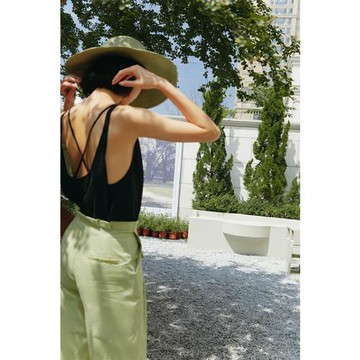 (免運)Rosebanks獨立 時髦 自由 解構主義黑色拼接立裁交叉露背背心吊帶