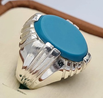 純淨透亮土耳其石戒指。採用真正 Feroza 土耳其石，手工製作。Ferozi 風格戒指，天然。