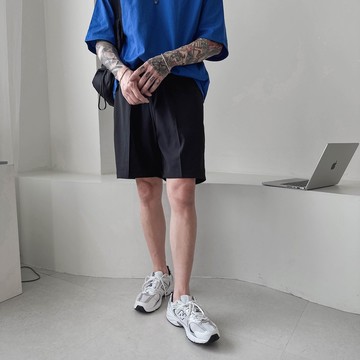 【AMERO】男裝 西裝短褲 滑面 鬆緊褲頭 綁帶 寬鬆