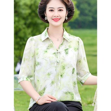 中年媽媽夏裝短袖仿真絲上衣2023新款中袖t恤中老年女裝寬松襯衫