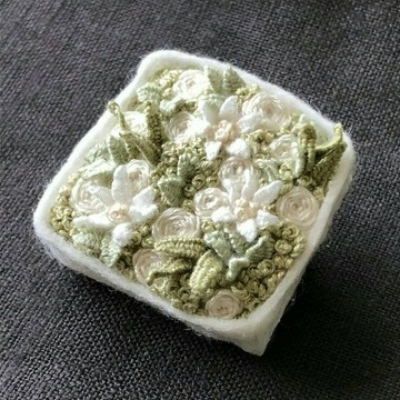 《訂製商品》繡花胸針 flower box