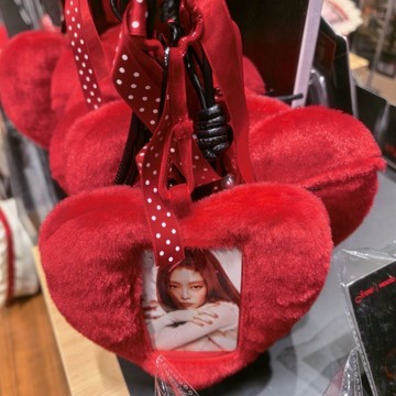 ⭐韓國代購正版⭐名創優品jennie愛心卡套毛絨掛飾新品